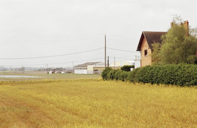 Entre Saint-Beno&icirc;t-sur-Loire et Saint-Denis-de-l&rsquo;H&ocirc;tel, Loiret. Centre-Val de Loire. 2001