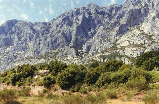 Montagne Sainte-Victoire. Bouches-du-Rh&ocirc;ne, Provence-Alpes-C&ocirc;tes d'Azur. 1995
